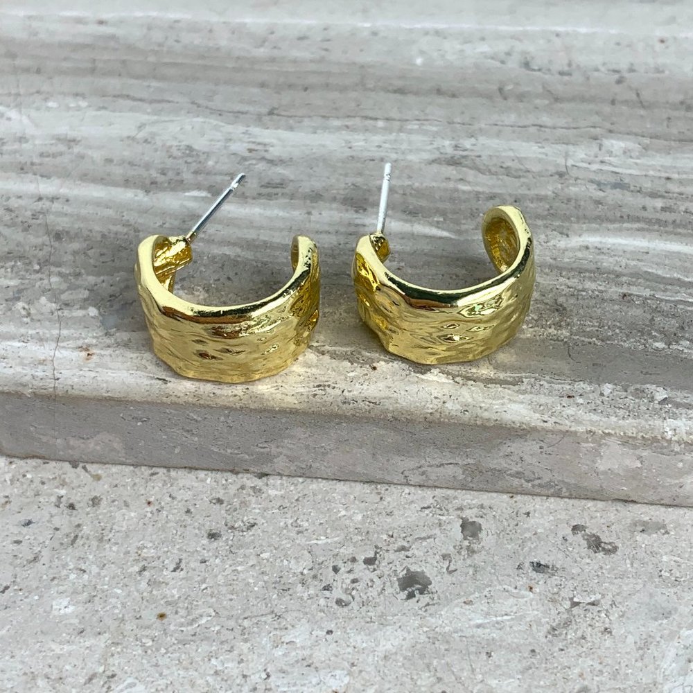 NEW~ Anthropologie Molten Gold Huggie Hoop Earrings - Picture 9 of 11